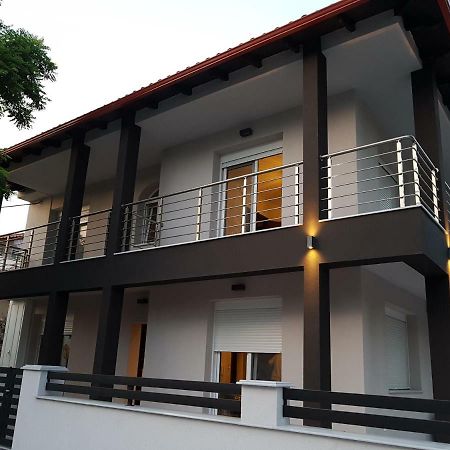 Fantastic Four Apartments Néoi Epivátai Eksteriør bilde