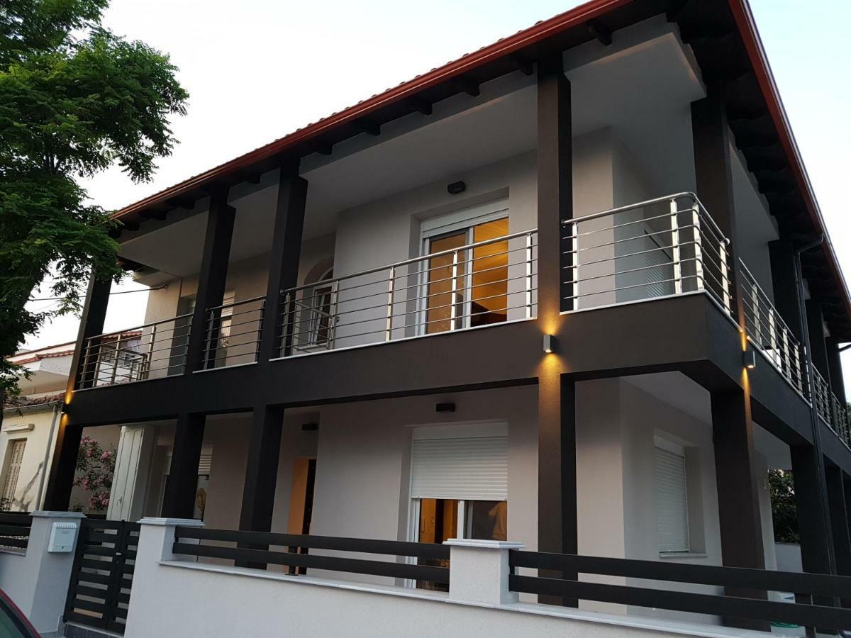 Fantastic Four Apartments Néoi Epivátai Eksteriør bilde