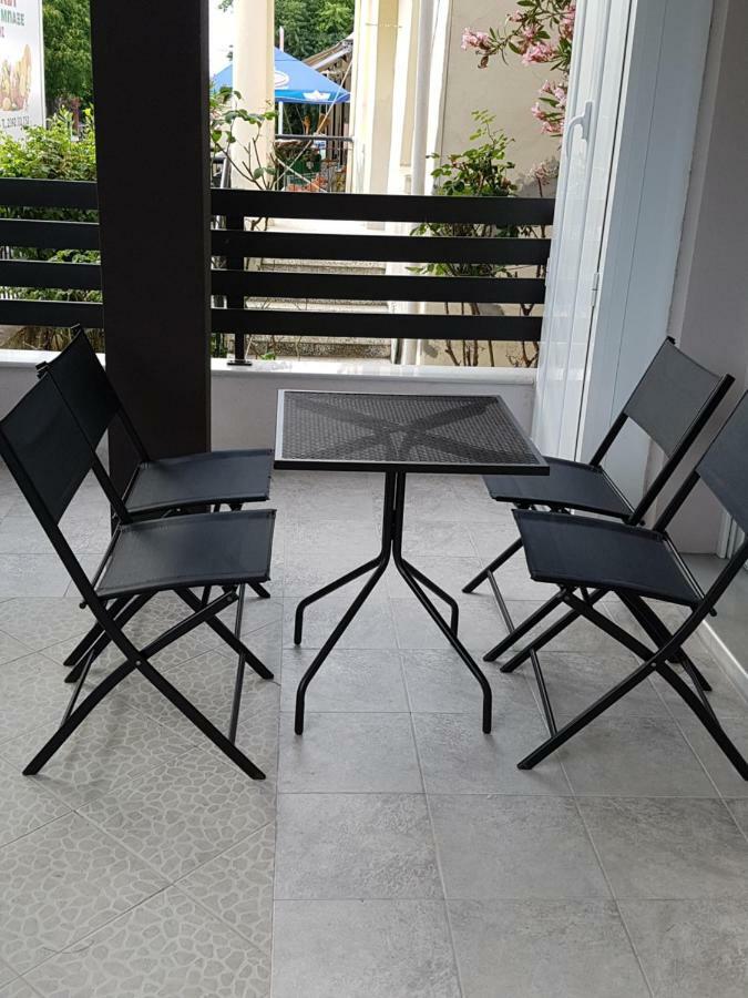 Fantastic Four Apartments Néoi Epivátai Eksteriør bilde